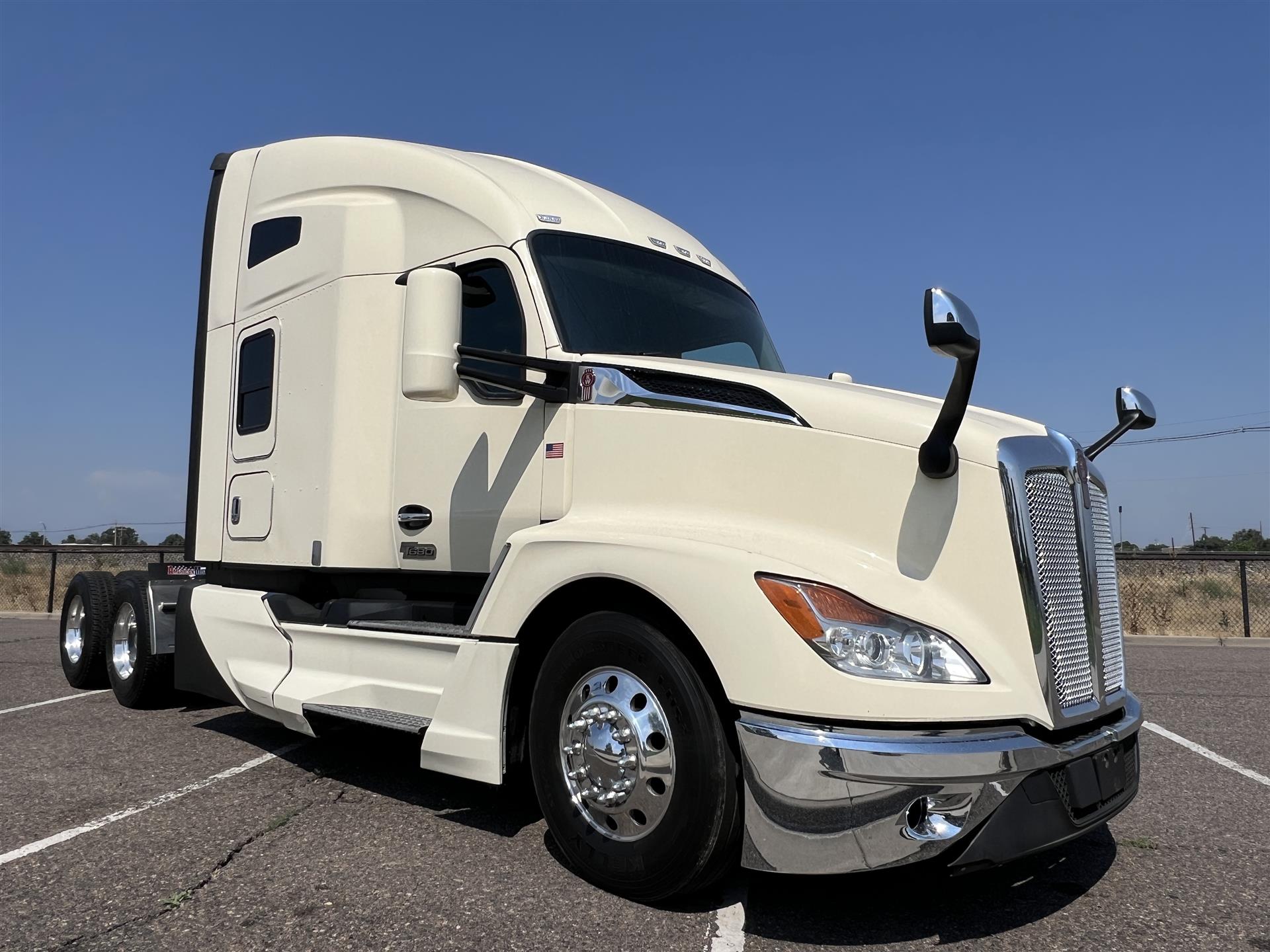 アメリカントラック Trucks For Sale | American Truck Centers
