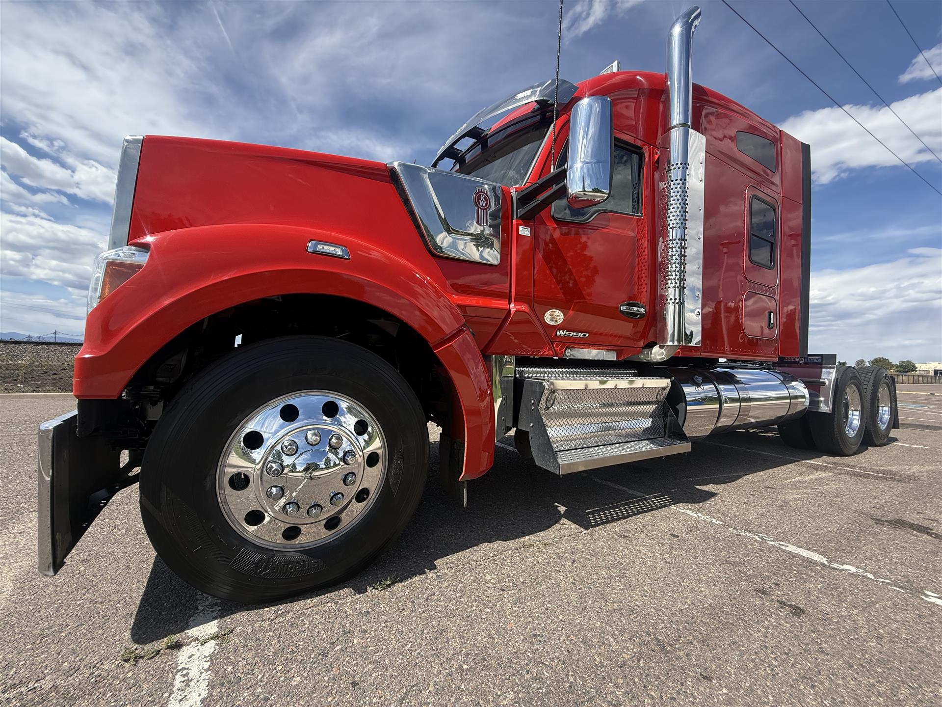 2022 Kenworth W990