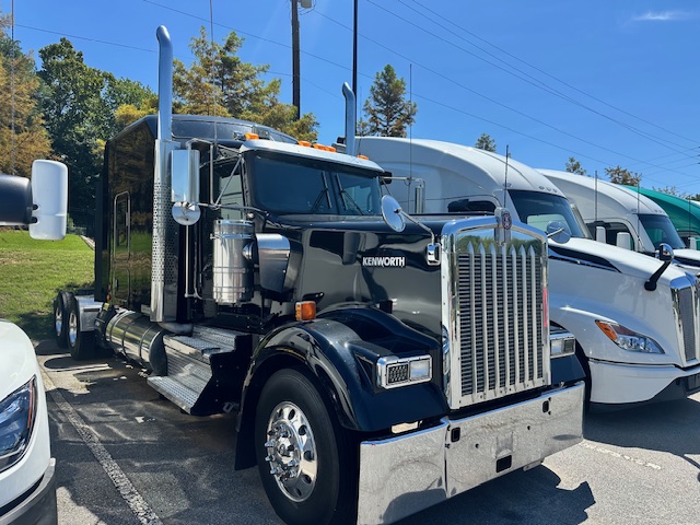 2022 Kenworth W900L