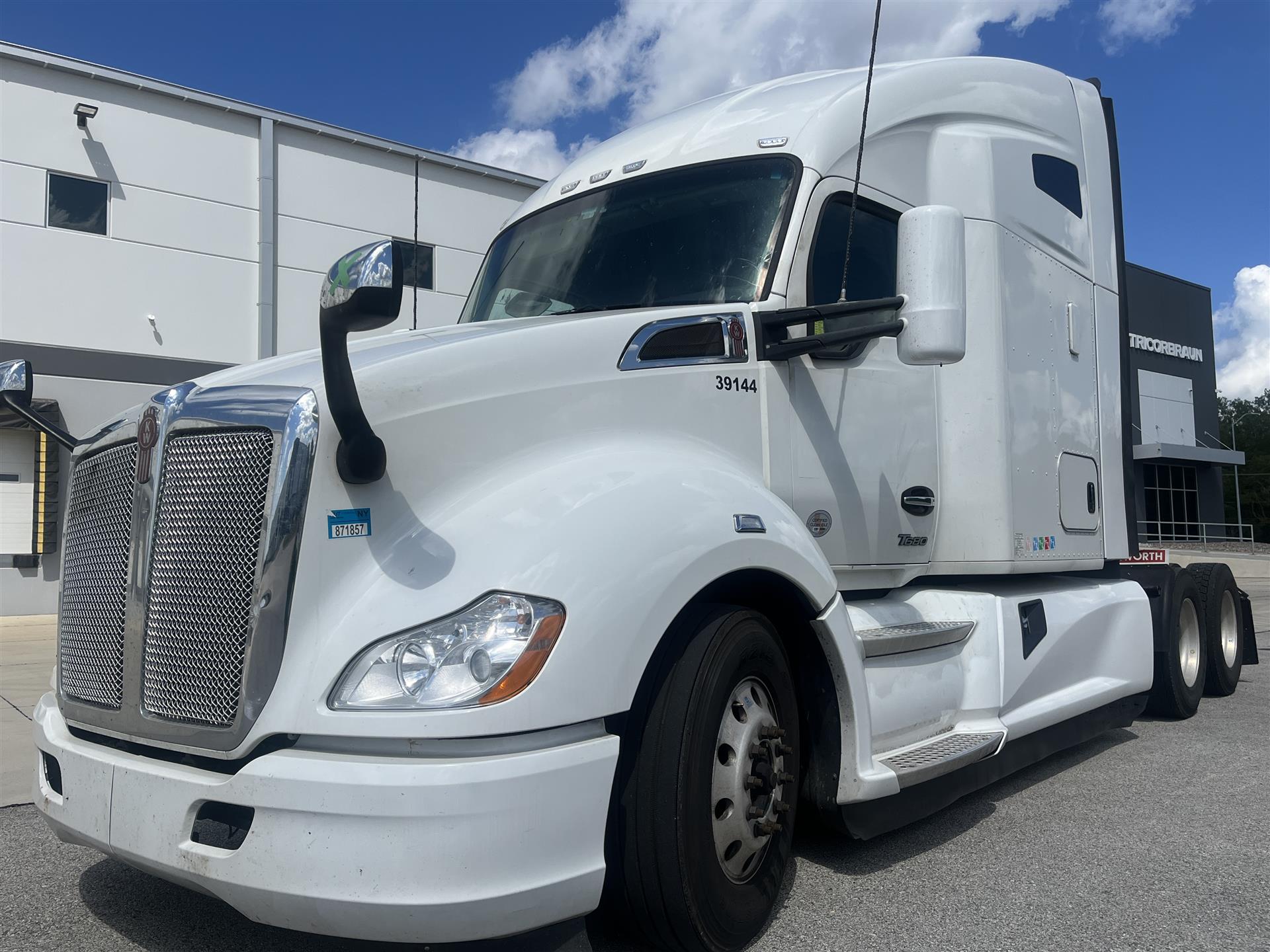 2022 Kenworth T680
