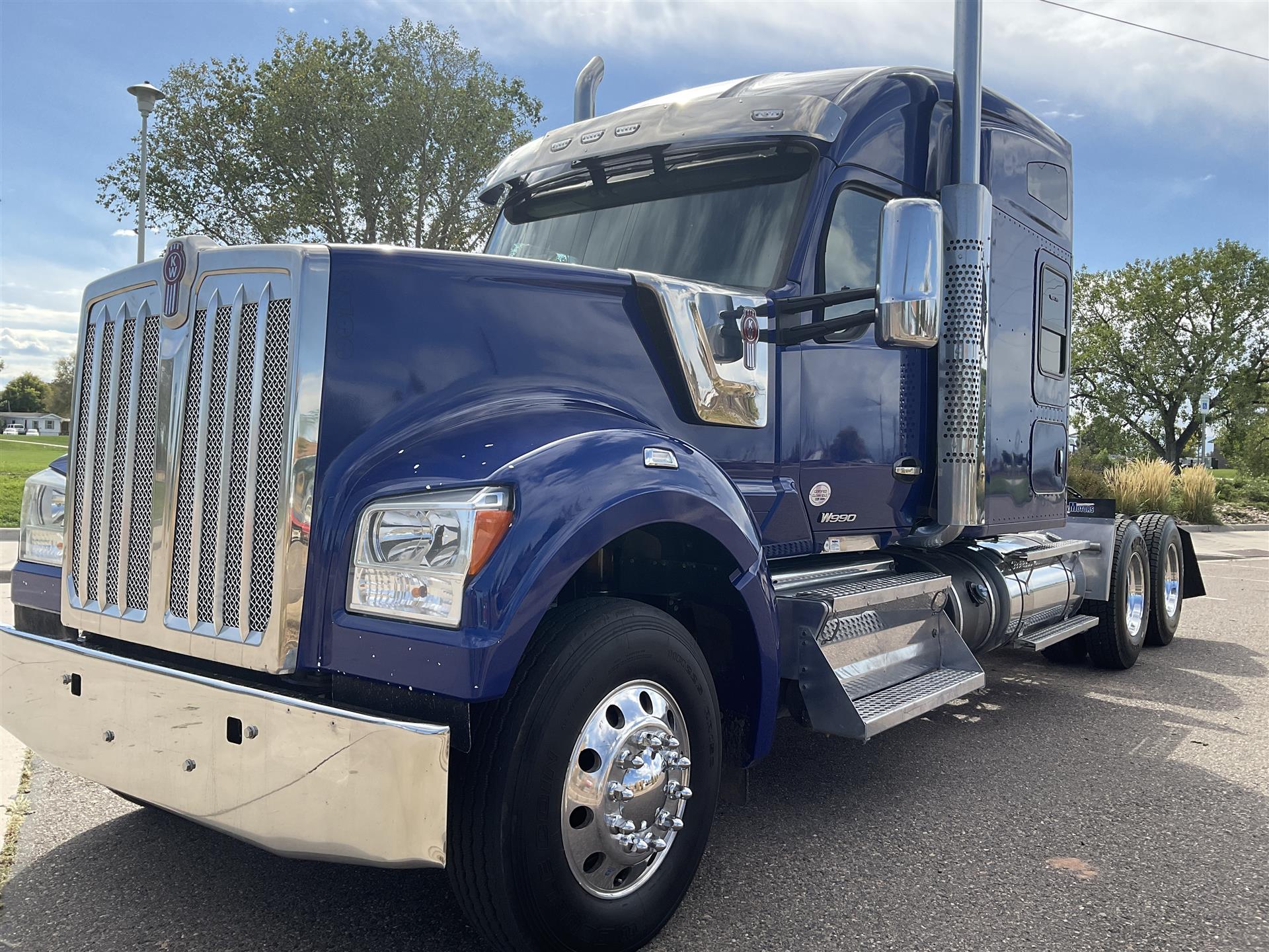 2022 Kenworth W990