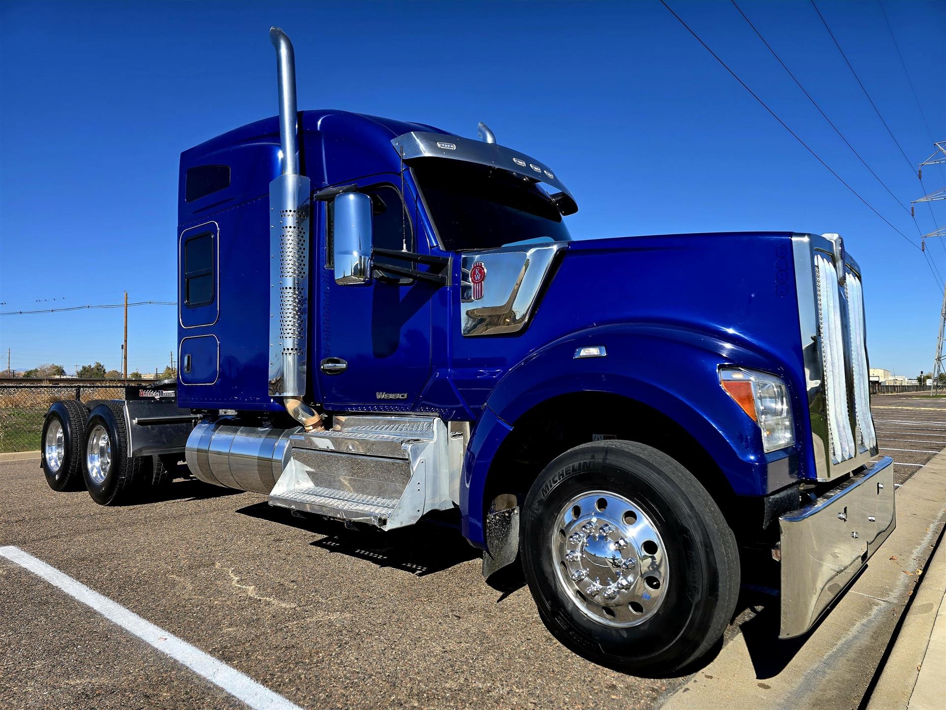 2022 Kenworth W990