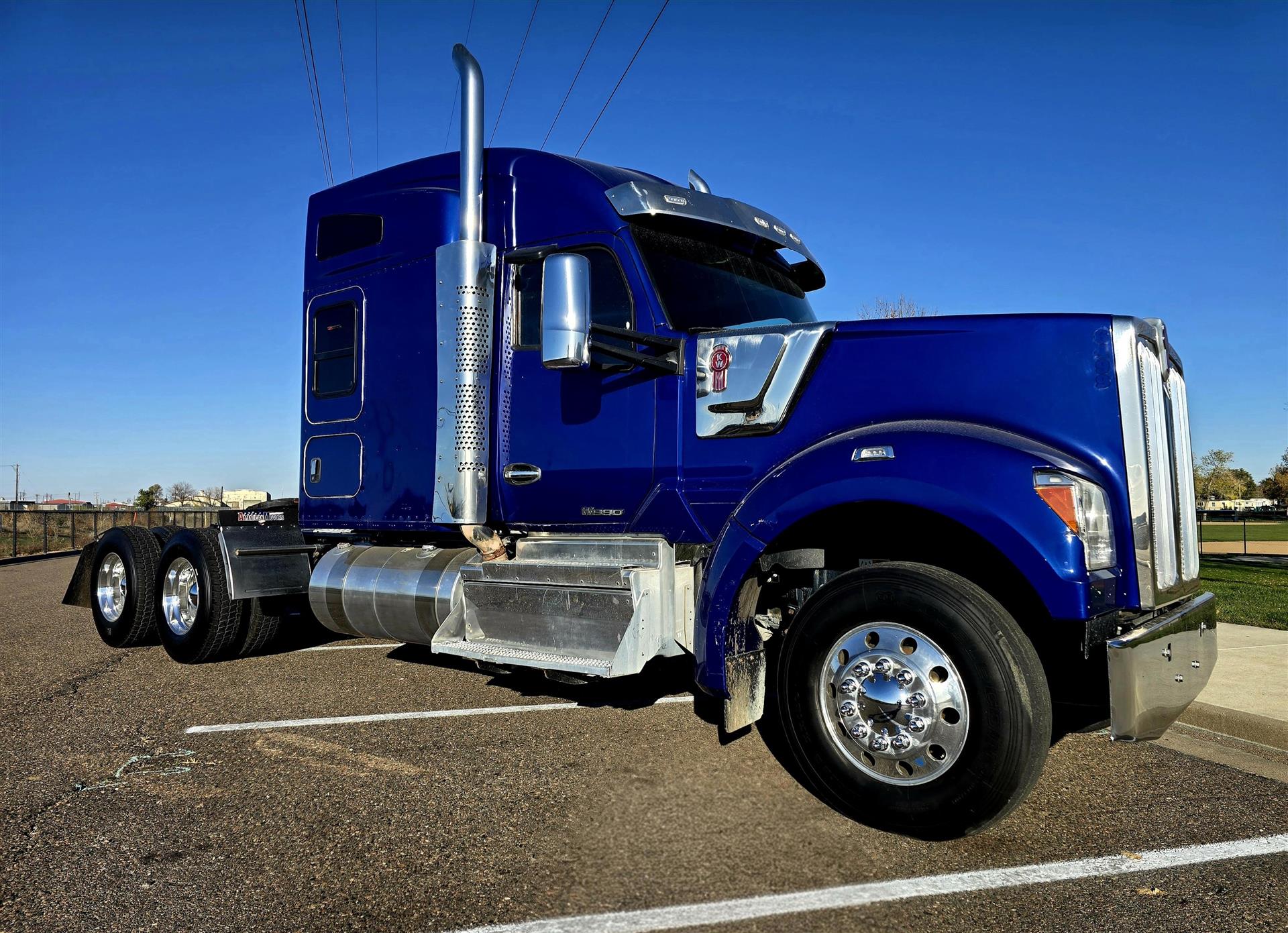 2022 Kenworth W990