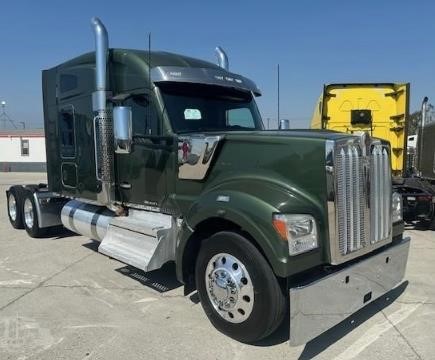 2021 Kenworth W990