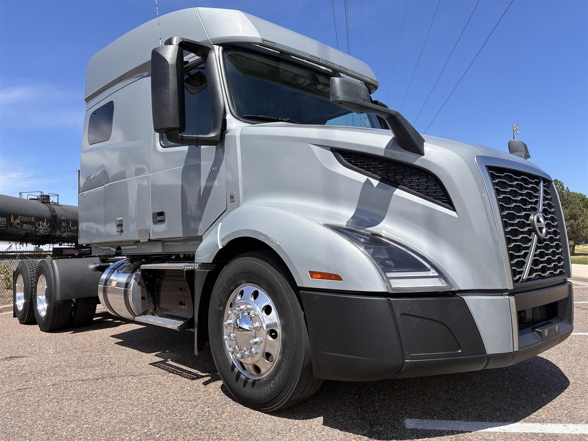 2022 Volvo VNL64T740