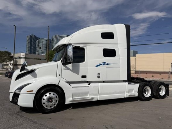 2022 Volvo VNL64T760