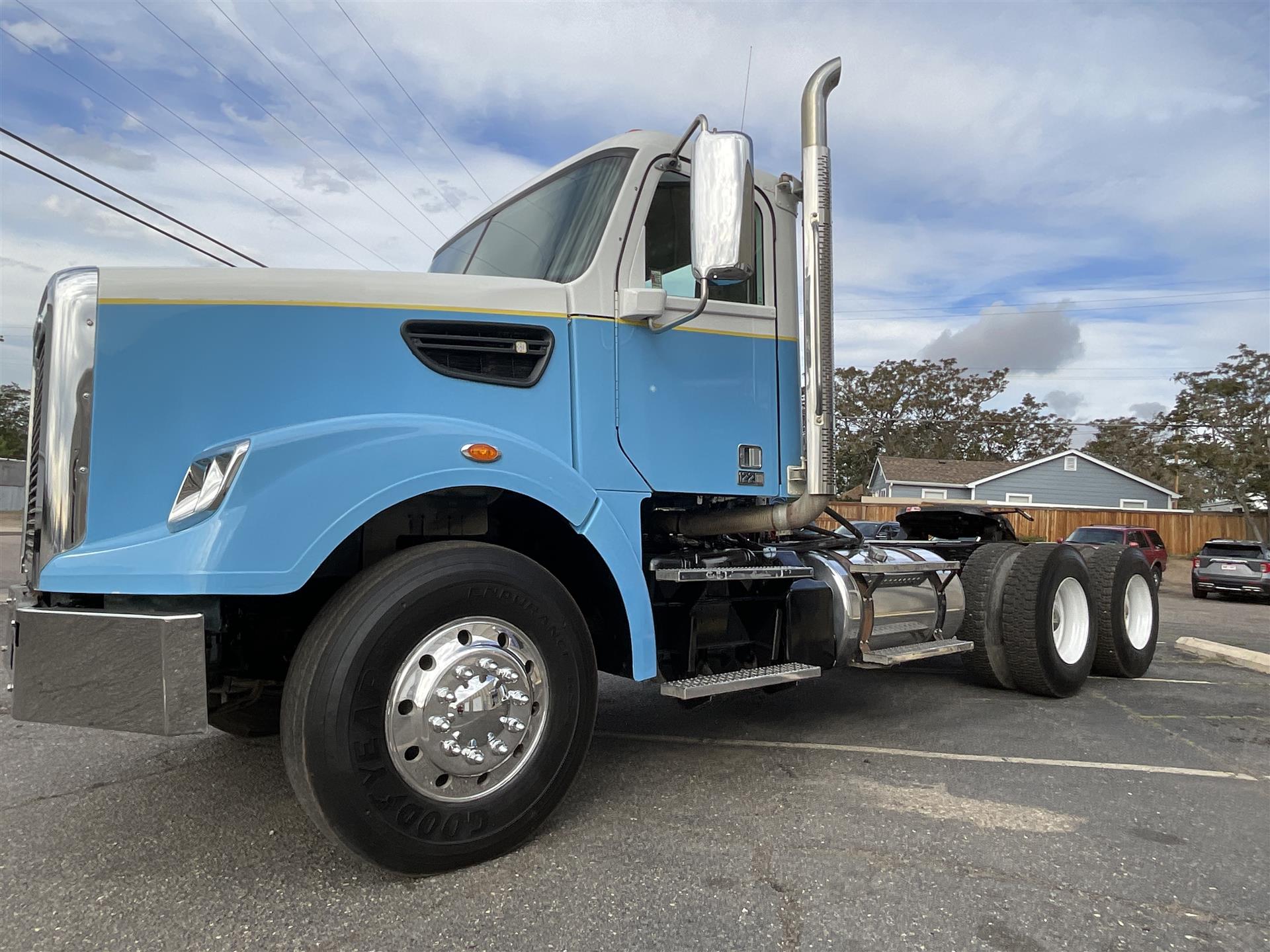 2019 Freightliner Coronado SD 122