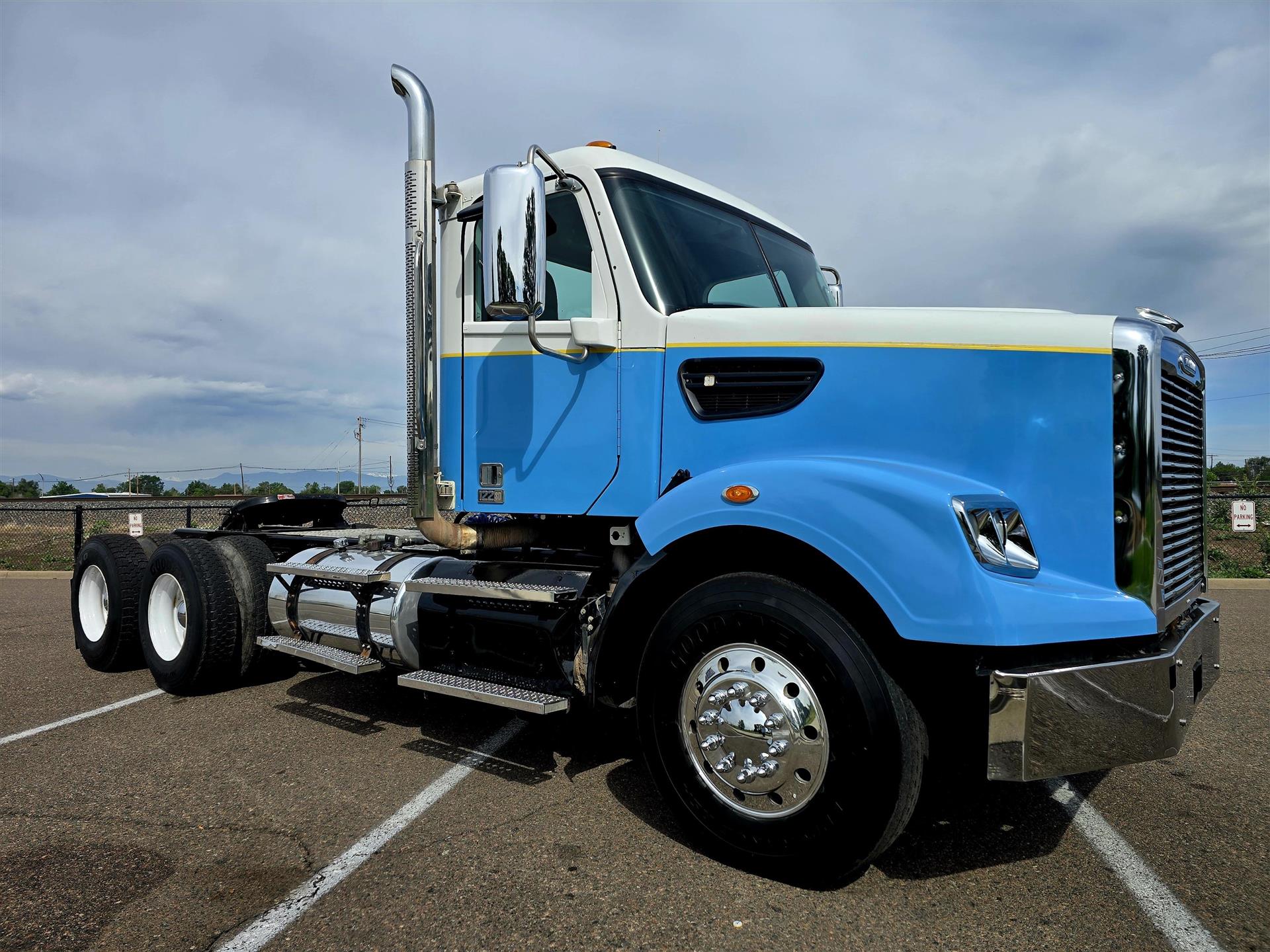 2019 Freightliner Coronado SD 122