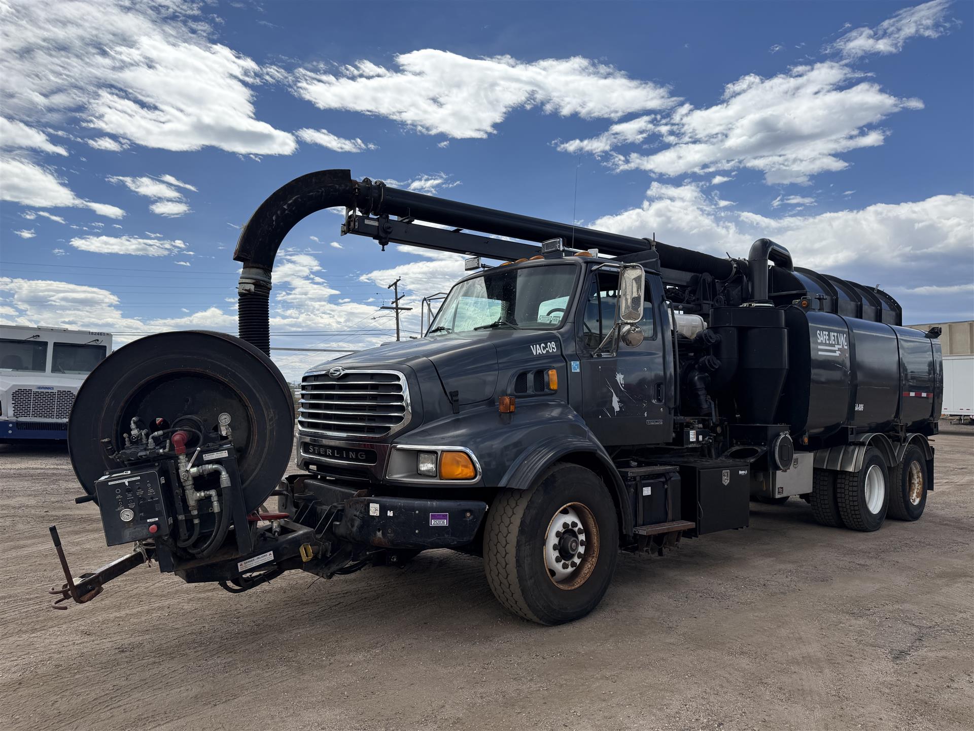 2001 STERLING LT9000