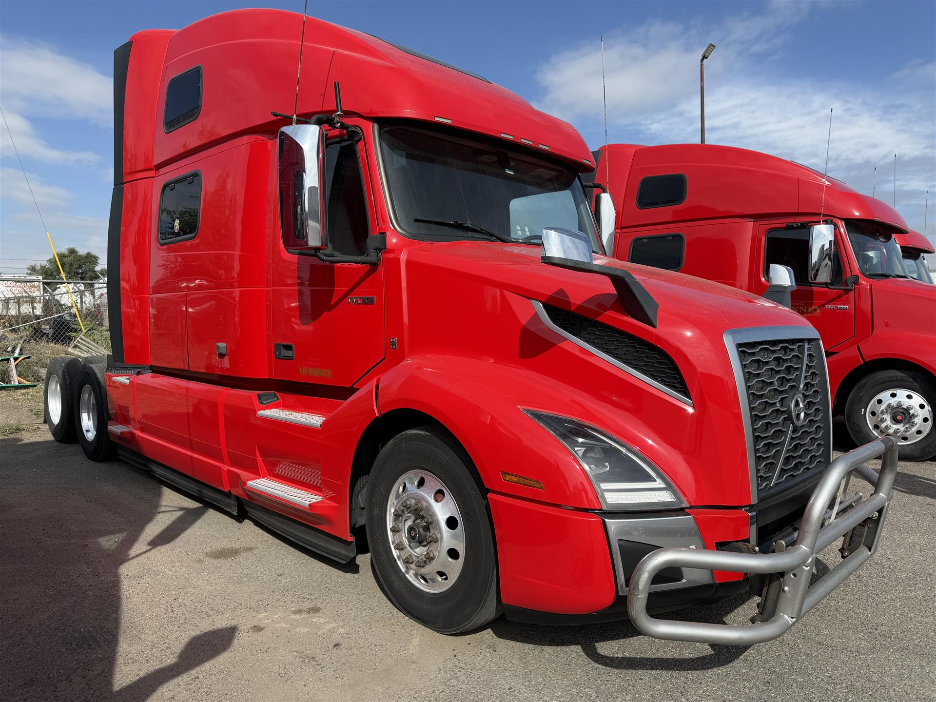 2022 VOLVO VNL64T860
