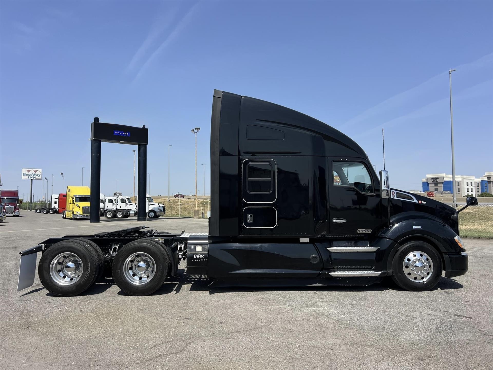 2022 KENWORTH T680 stock CO12045, photo 2