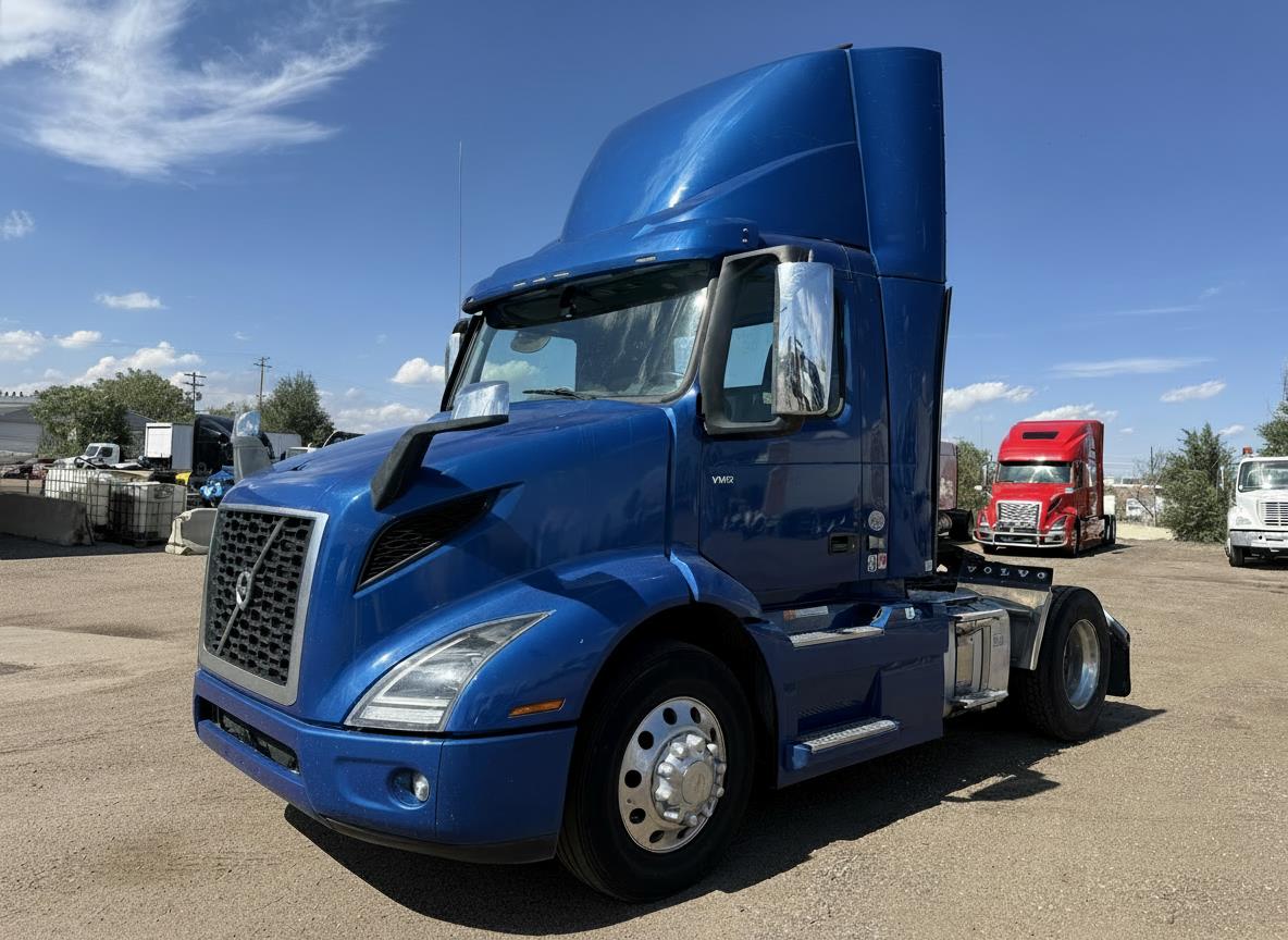 2024 VOLVO VNR42T300 stock WS11976, photo 3