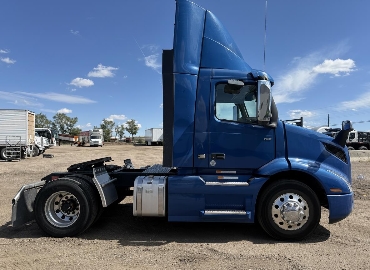 2024 VOLVO VNR42T300 stock WS11976, photo 4