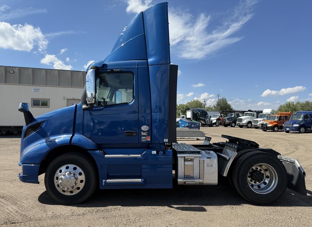 2024 VOLVO VNR42T300 stock WS11988, photo 5