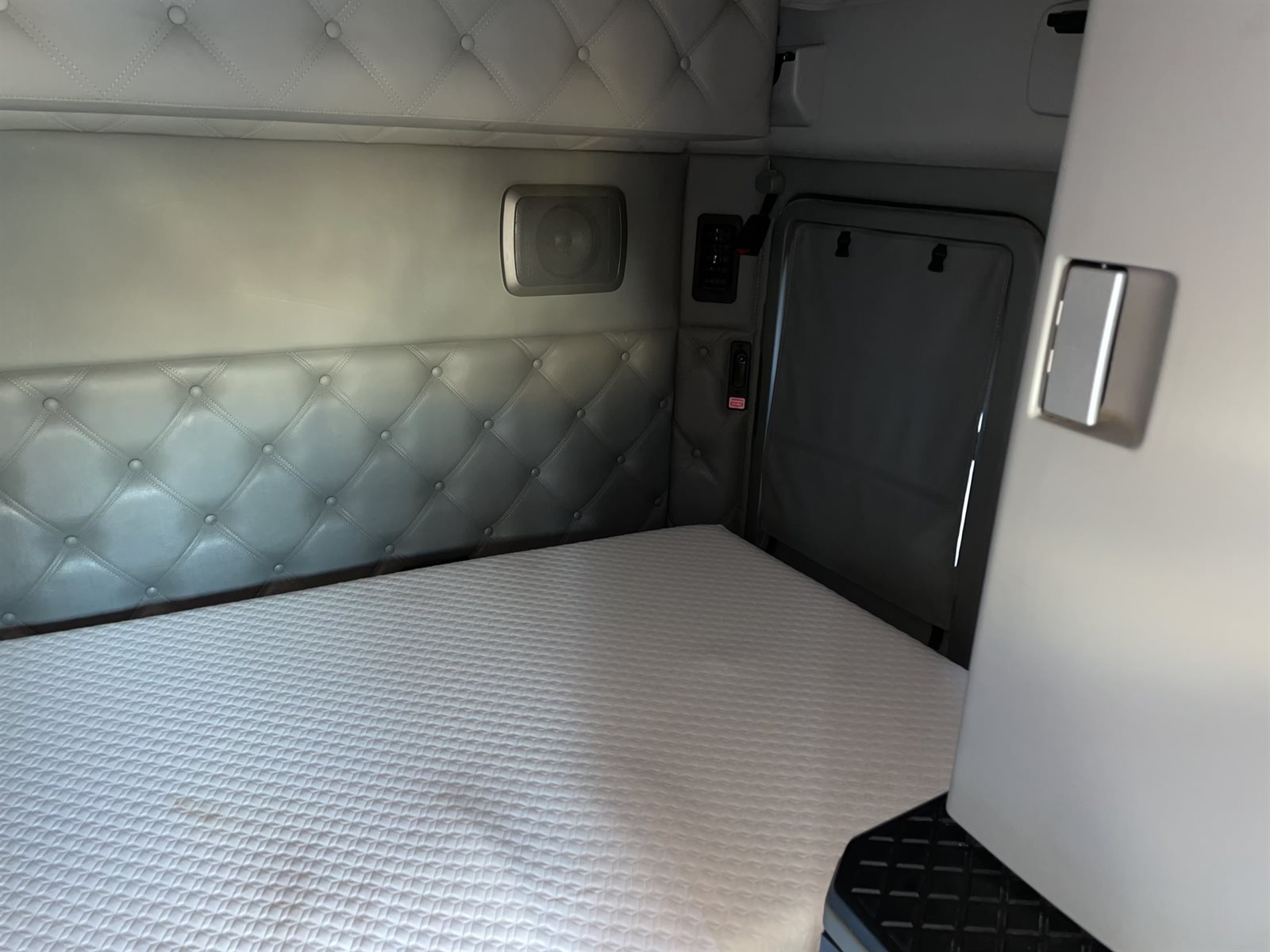 2022 KENWORTH T680 stock CO12047, photo 18