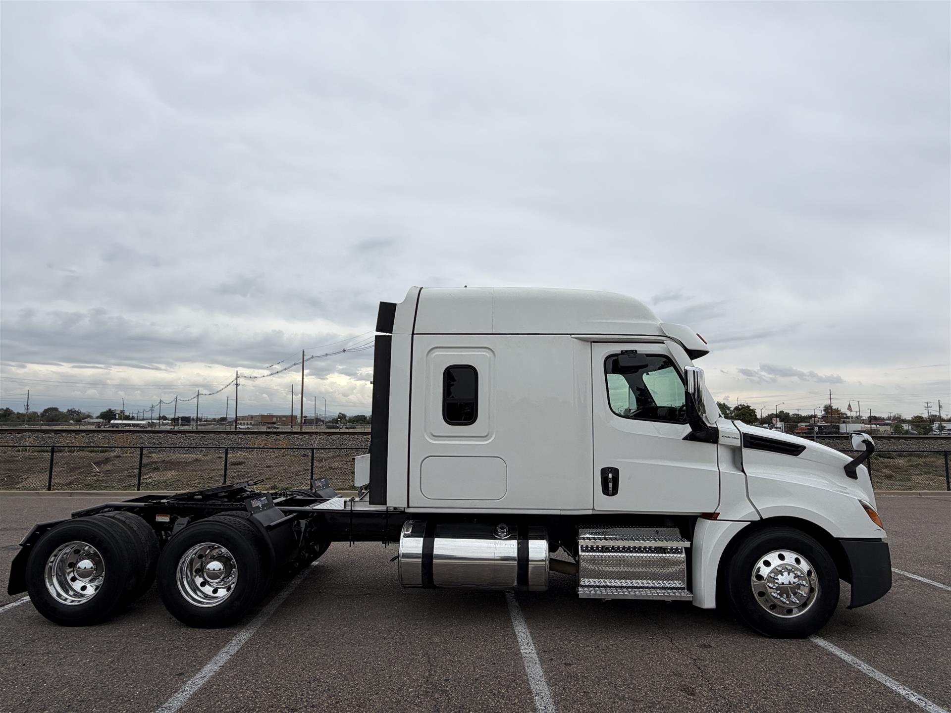 2023 FREIGHTLINER CASCADIA 126 stock CO11784, photo 4