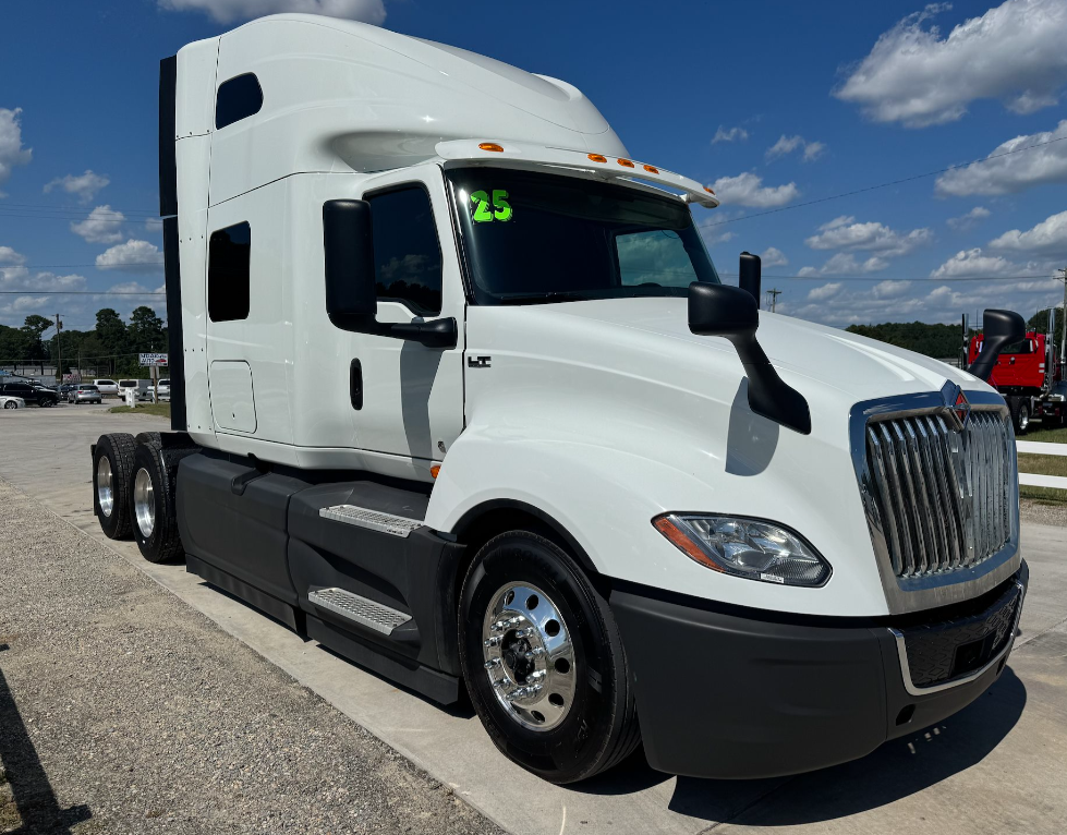 2025 INTERNATIONAL LT stock CO12203, photo 2