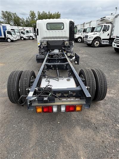 2025 Isuzu NRR