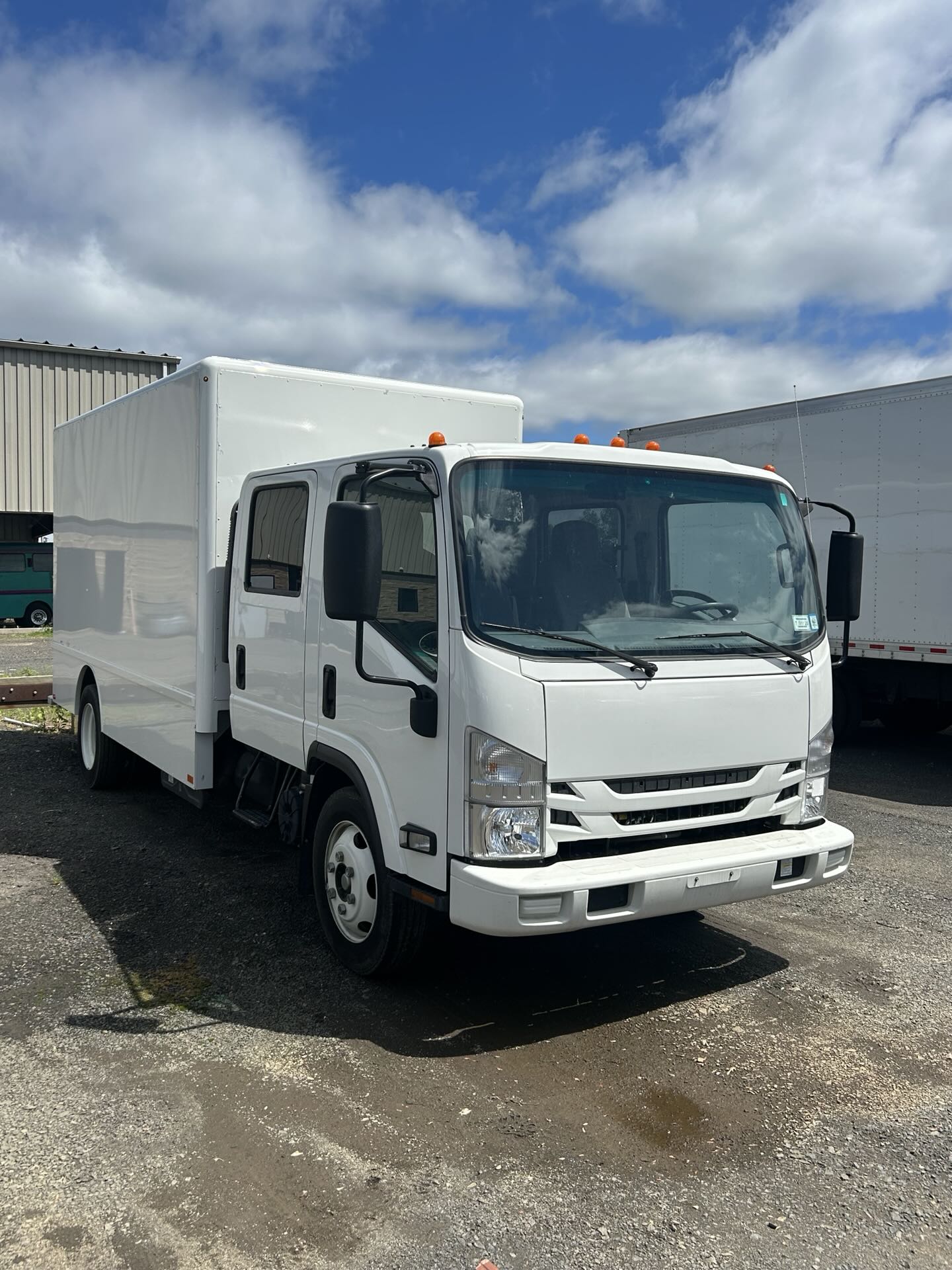 2022 Isuzu NRR DC