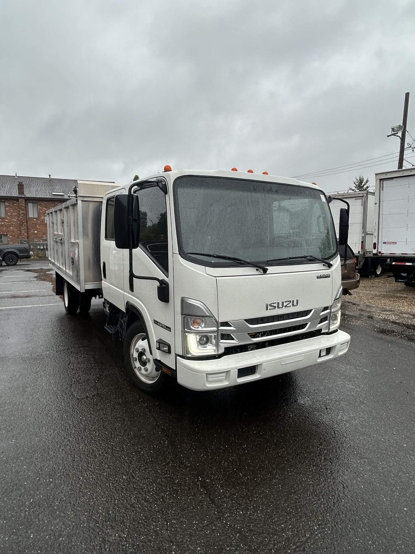 2024 Isuzu NPR HD DC 