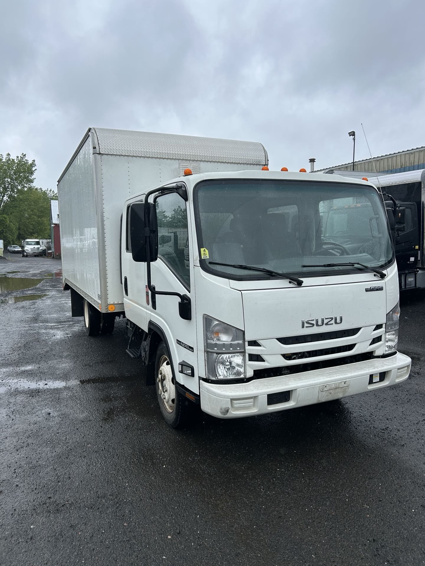 2022 Isuzu NPR DC