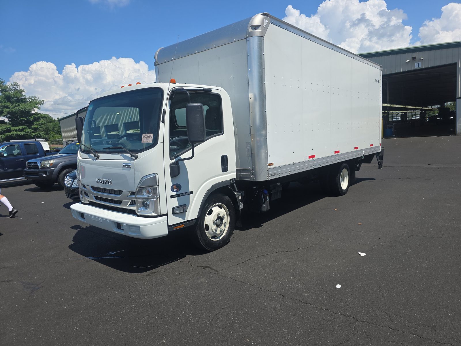 2023 Isuzu NRR