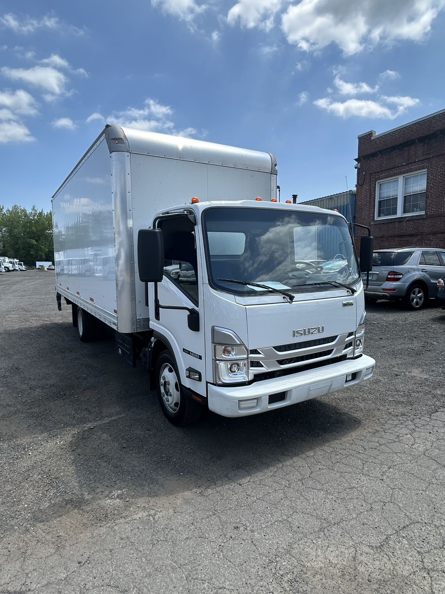 2023 Isuzu NRR