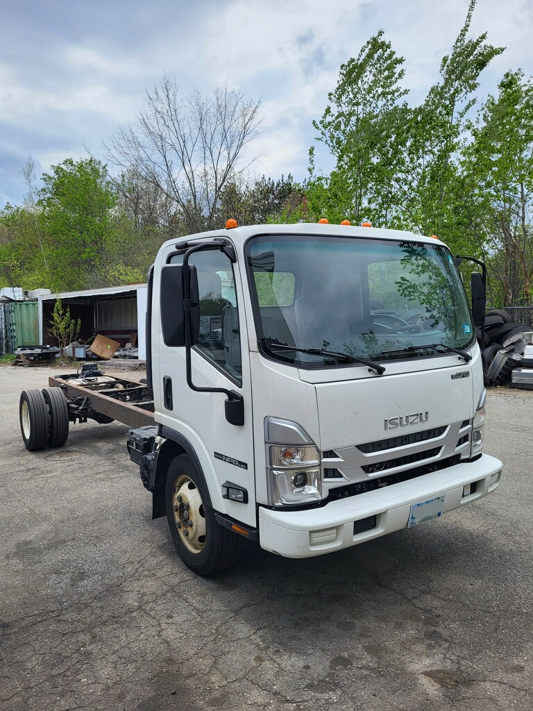 2023 Isuzu NPR HD