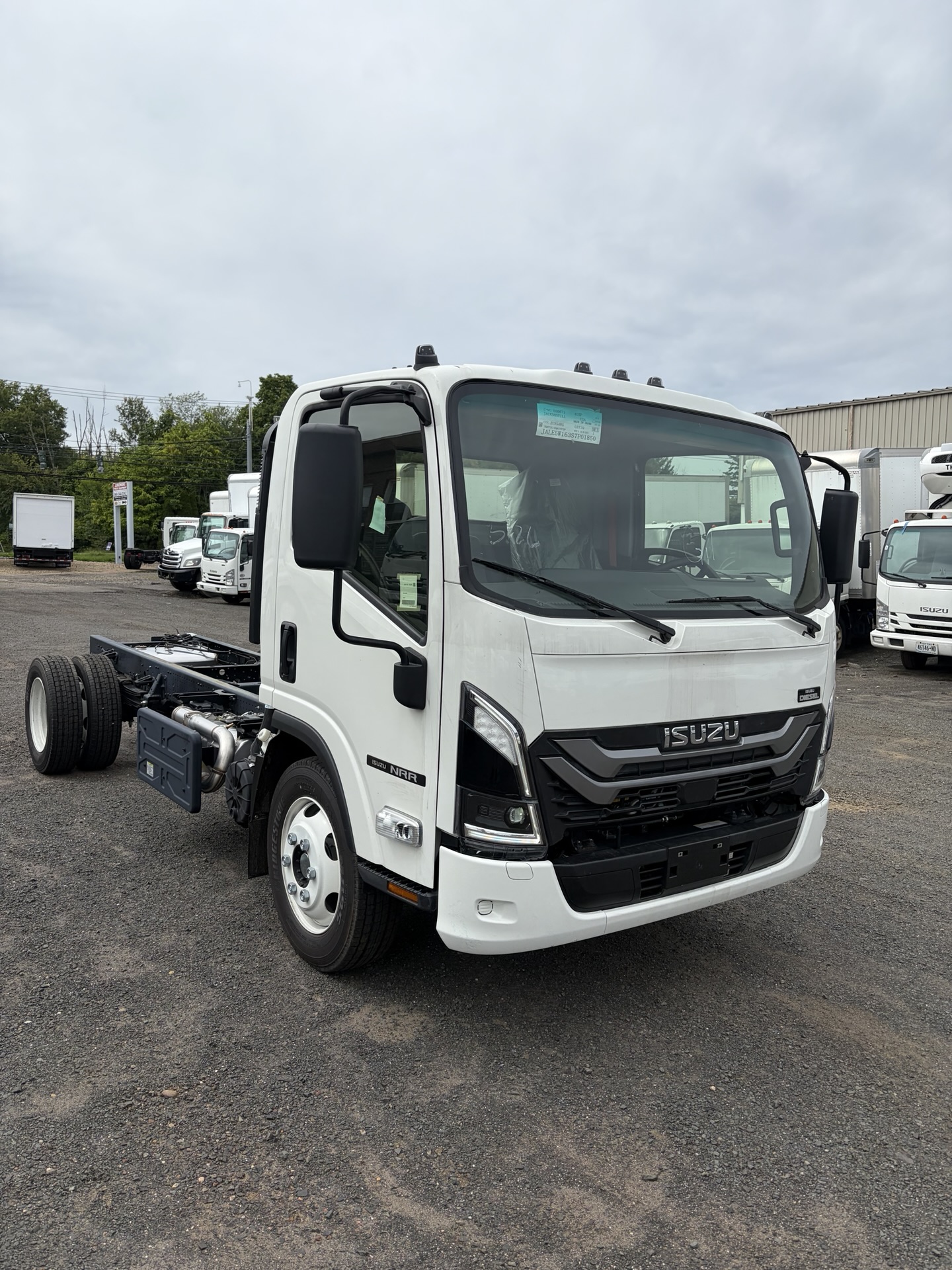 2025 Isuzu NRR
