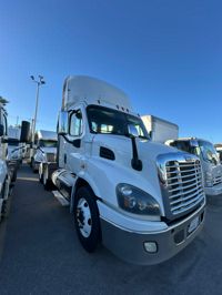2017 Freightliner CASCADIA 113