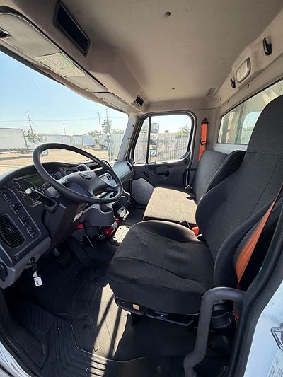 2016 Freightliner M2 106