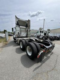 2020 Volvo VNL64T-300