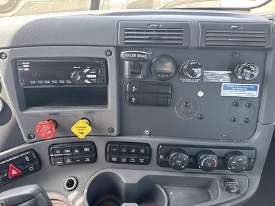 2020 Freightliner CASCADIA 113