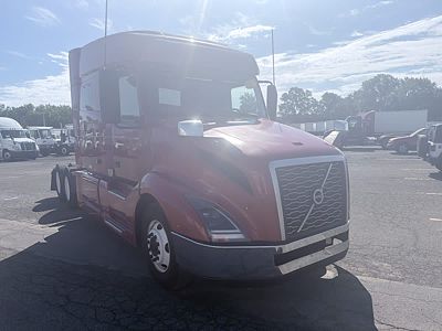 2021 Volvo VNL64T-740