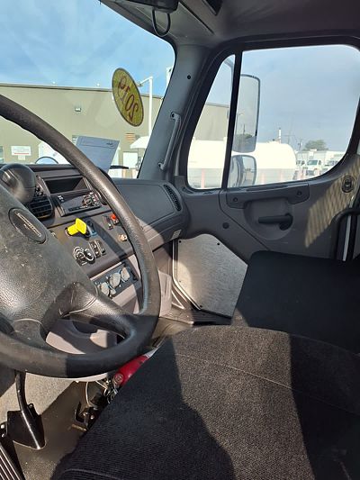 2019 Freightliner M2 106