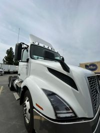 2019 Volvo VNL64T-300