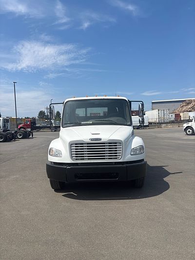 2017 Freightliner M2 106