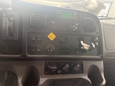 2018 Freightliner M2 106