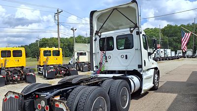 2020 Freightliner CASCADIA 125