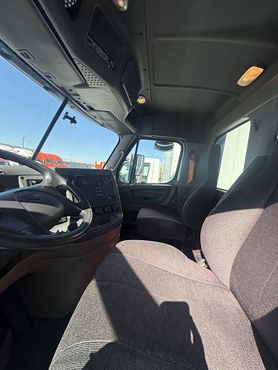 2020 Freightliner CASCADIA 125