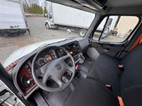 2020 Freightliner M2 106