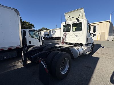 2020 Freightliner NEW CASCADIA 126