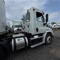 2017 Freightliner CASCADIA 113