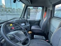 2019 Volvo VNL64T-300