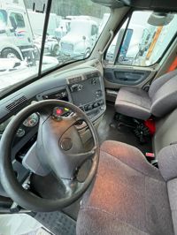 2020 Freightliner CASCADIA 125