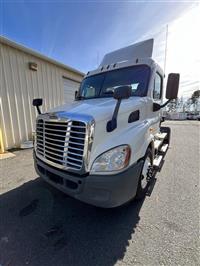 2015 Freightliner CASCADIA 113