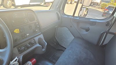 2018 Freightliner M2 106