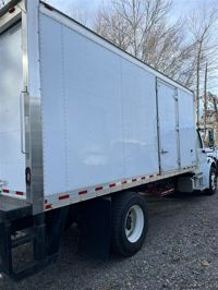 2018 Freightliner M2 106