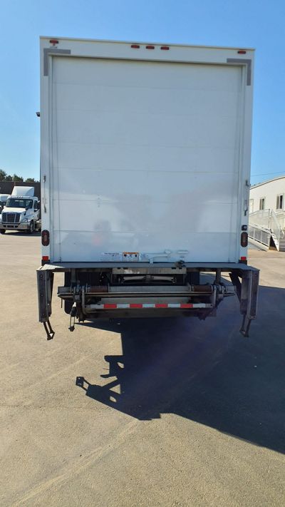 2018 Freightliner M2 106