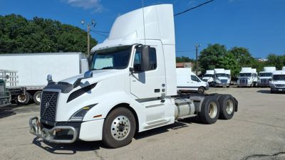 2020 Volvo VNL64T-300